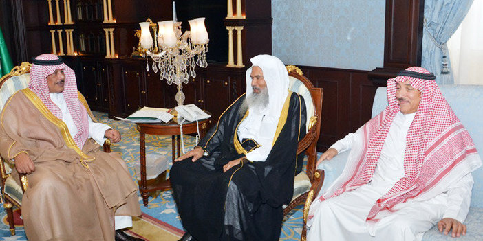  أمير منطقة الباحة يستقبل رئيس الجمعية الوطنية للمتقاعدين