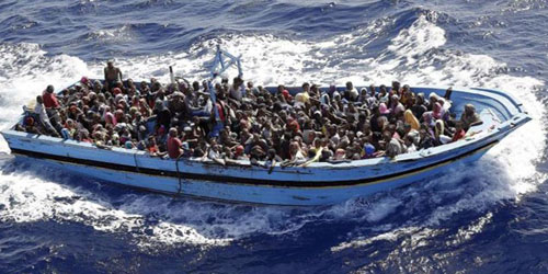 إنقاذ نحو ألف من مهاجري القوارب قبالة سواحل ليبيا بينهم حالة وفاة  