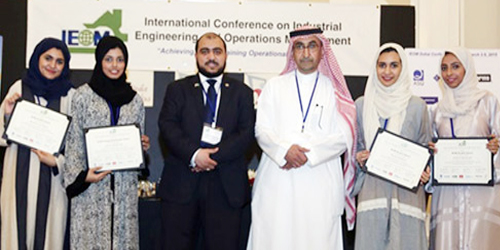 طالبات جامعة الملك عبدالعزيز يحصلن على جائزة أفضل بحث علمي 