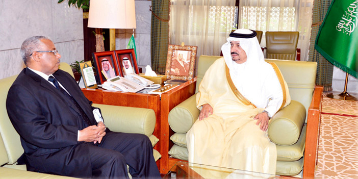  الأمير فيصل بن بندر يسقبل سفير إريتريا لدى المملكة