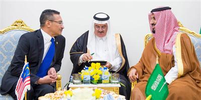الأمير محمد بن سلمان ناقش التعاون العسكري مع وزير الدفاع الماليزي 