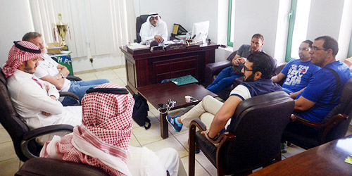  وفد تطوير كرة القدم السعودية أثناء زيارة نادي الفتح
