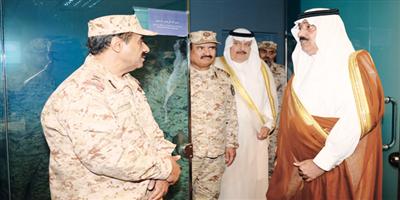 الأمير متعب بن عبدالله يتفقد مركز القيادة الرئيس بوزارة الحرس الوطني 