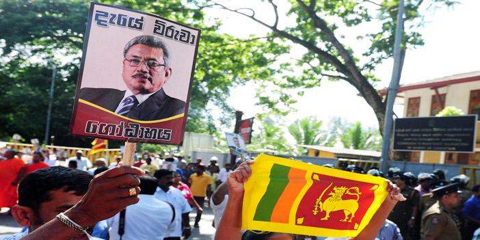 احتجاج للمعارضة في سريلانكا ضد استجواب وزير الدفاع السابق بتهمة الرشوة  