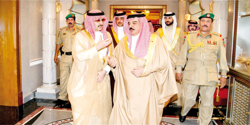 ملك البحرين يستقبل الأمير الوليد بن طلال 
