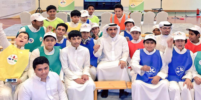 وزير التعليم يطلق برنامج المراكز العلمية المتنقلة بمدينة الرياض 