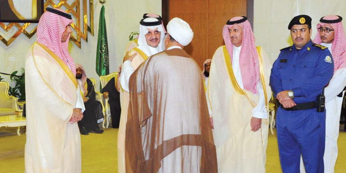  الأمير سعود بن نايف يتلقى البيعة من المواطنين