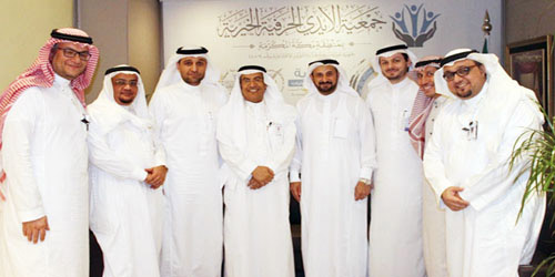 ماهر جمال مع أعضاء الجمعية