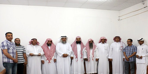  أعضاء بلدي القصب مع بعض ممثلي المؤسسات منفذة المشاريع