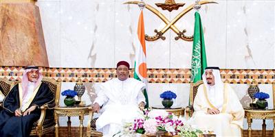 خادم الحرمين يقيم حفل غداء تكريماً لرئيس النيجر 