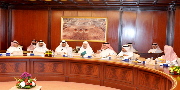  د. آل الشيخ خلال رئاسته اجتماع اللجنة العامة في المجلس
