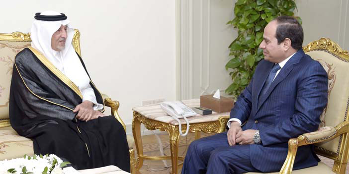  الرئيس المصري خلال استقباله الأمير خالد الفيصل