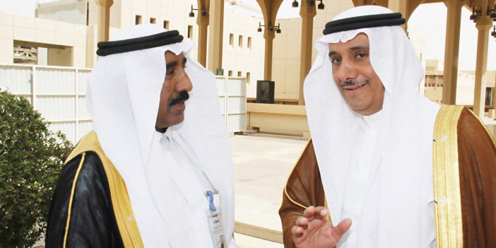  مدير جامعة الملك سعود يتحدث للزميل المصيبيح