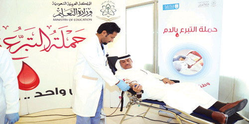مدير جامعة الملك سعود يدشن حملة للتبرع بالدم لمصابي حادث القطيف 