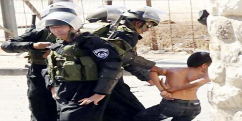  قوات الاحتلال تقوم باعتقال الأطفال