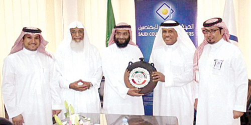  جانب من توقيع الاتفاقية بين الهيئة ومركز التحكيم الخليجي