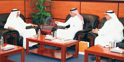 المدير التنفيذي لمعهد البحرين للتنمية السياسية يزور «الجزيرة» 