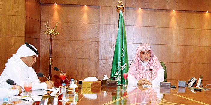  وزير الشؤون الاسلامية يتحدث للزميل محمد العيدروس