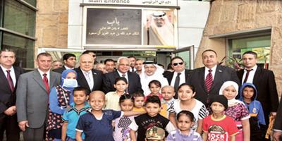 تدشين إطلاق اسم الملك عبدالله على المدخل الرئيس لمستشفى سرطان الأطفال في مصر 