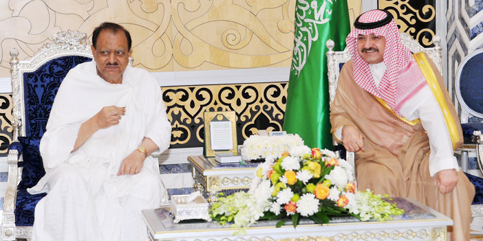  الرئيس الباكستاني يصل جدة لأداء العمرة وزيارة المسجد النبوي