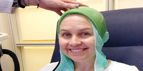 قلنسوة تساعد في تقليل فقدان الشعر خلال العلاج الكيميائي لمرضى السرطان 