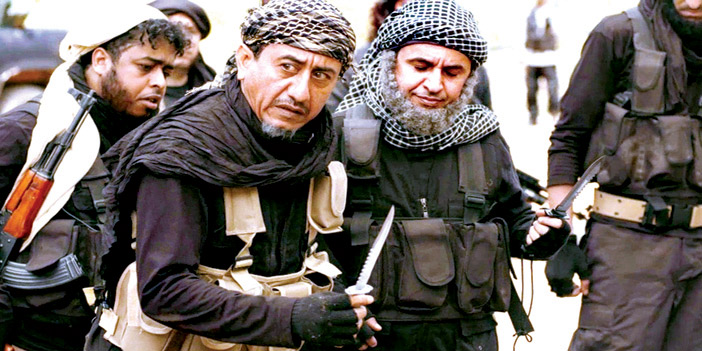  ناصر القصبي يستعد لذبح أحد «المنافقين» حسب رغبة داعش في حلقة «بيضة الشيطان»