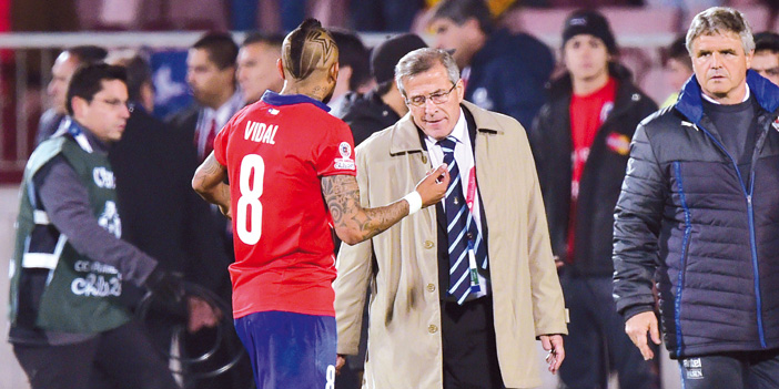  تاباريز يجادل لاعب تشيلي فيدال
