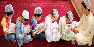 حلقة لتحفيظ القرآن الكريم في أحد مساجد أفغانستان 