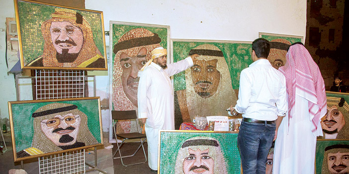 سعودي يتطلع لـ«جينيس» بجدارية من 50 ألف عملة معدنية 