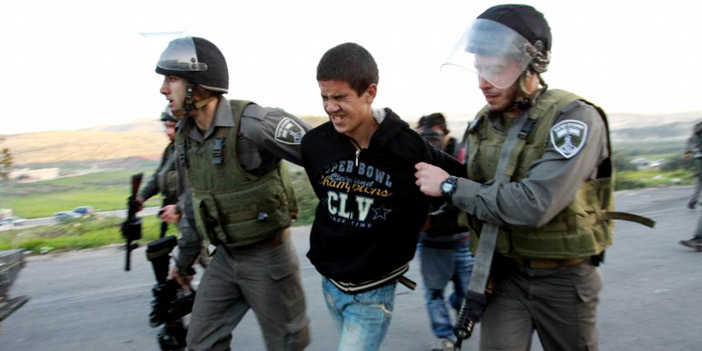  الاحتلال الصهيوني يعتقل شاباً فلسطينياً