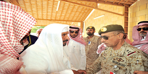قيادة القوات البرية تعزي ذوي شهيد الواجب الملازم أول عبدالله المنصور 