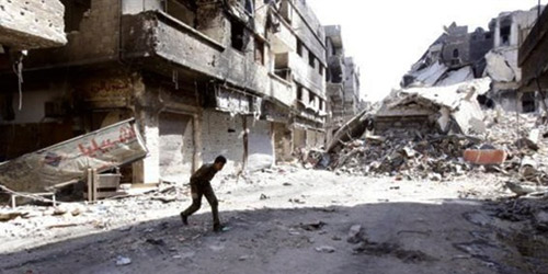  قوات الأسد تلقي بالبراميل المتفجرة في ريف حماة