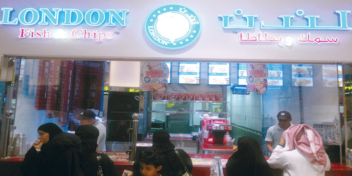 مطاعم «لندن سمك وبطاطا» تستقطب متذوقي نكهة السمك العريقة 