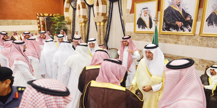 أمير منطقة مكة المكرمة يستقبل المعزين في وفاة الأمير سعود الفيصل 