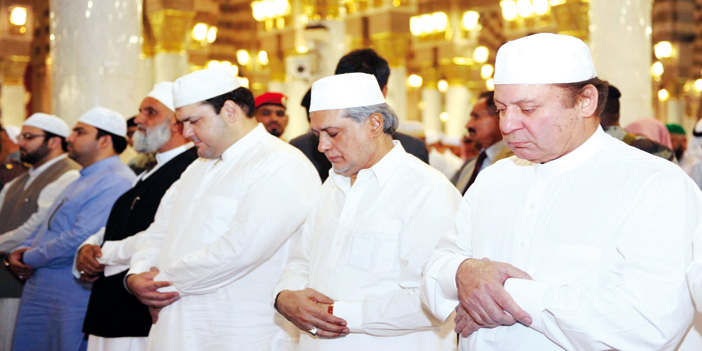 رئيس وزراء باكستان يزور المسجد النبوي 