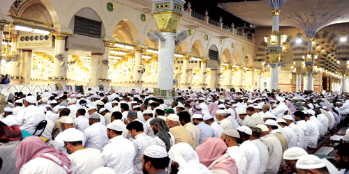 أكثر من نصف مليون مصلٍّ يشهدون ليلة الـ(27) بالمسجد النبوي 