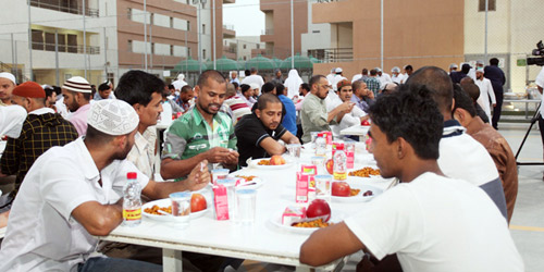 (عنان إسكان) تشارك سكان القرى السكنية ومديريهم الاحتفاء بشهر رمضان المبارك 