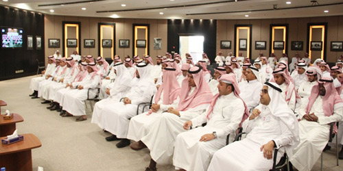 مكتبة الملك عبدالعزيز العامة تعايد منسوبيها 
