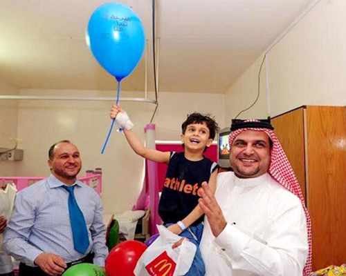 ماكدونالدز السعودية تزور مرضى المستشفيات في العيد 