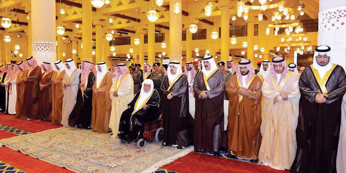 أمير منطقة الرياض يؤدي صلاة الميت على الأميرة مشاعل بنت عبدالمحسن بن عبدالعزيز 
