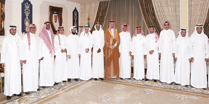  الرئيس العام مع أعضاء الاتحاد السعودي بعد نهاية الاجتماع