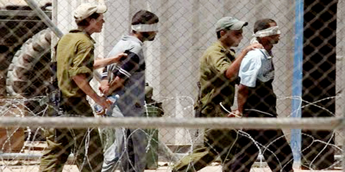  لايزال الأسرى الفلسطينيون يعانون في السجون الإسرائيلية.. الجزيرة