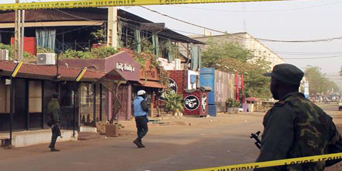 مقتل 12 شخصاً بينهم 5 عسكريين في عملية احتجاز رهائن في مالي 