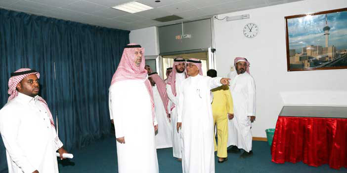  الرئيس العام خلال الزيارة المفاجئة لبيت الأمير فيصل بن فهد للشباب