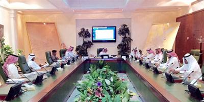 انتخابات منطقة الرياض تستعرض خططها الإعلامية والتدريبية 