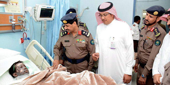  اللواء العتيبي أثناء زيارة المرضى