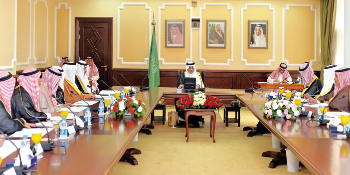  الأمير فهد بن سلطان مترئساً الاجتماع