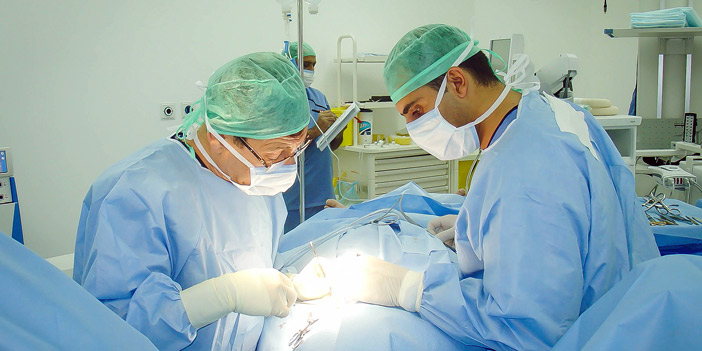 جراحة دقيقة ناجحة بطوارئ مستشفى د. سليمان الحبيب تنقذ حياة شاب 