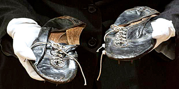 بيع حذاء العدّاء البريطاني بانيستر بـ(412) ألف دولار 
