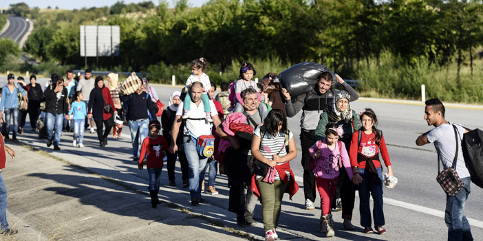  مهاجرون سوريون عالقون على الحدود بين تركيا واليونان هرباً من اقتتال النظام والمعارضة